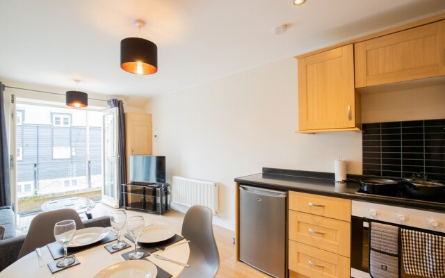 Velvet 1-bedroom Apartment With Balcony, Hoddesdon