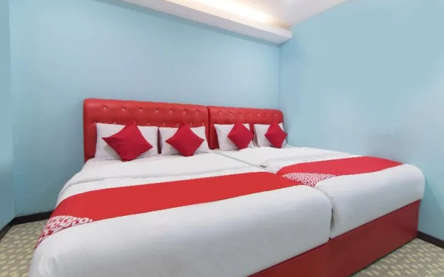 OYO 1136 PD Star Hotel