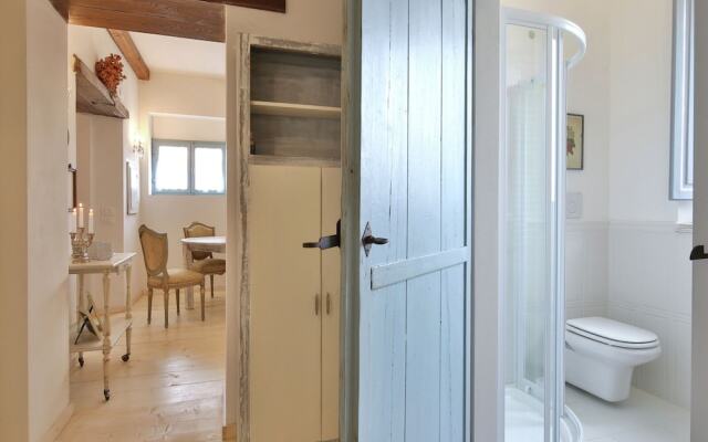 4 Person Villa with Private Swimming Pool & Garden in Lovely Surroundings near Cortona