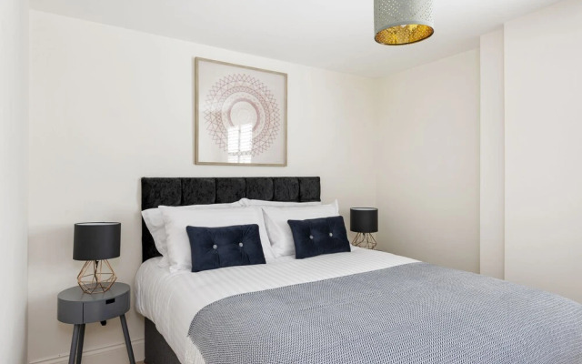 Deluxe Apartment - Central Bath