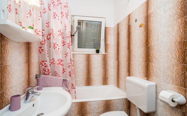 Awesome Apartment in Mlini With Jacuzzi, 3 Bedrooms and Wifi