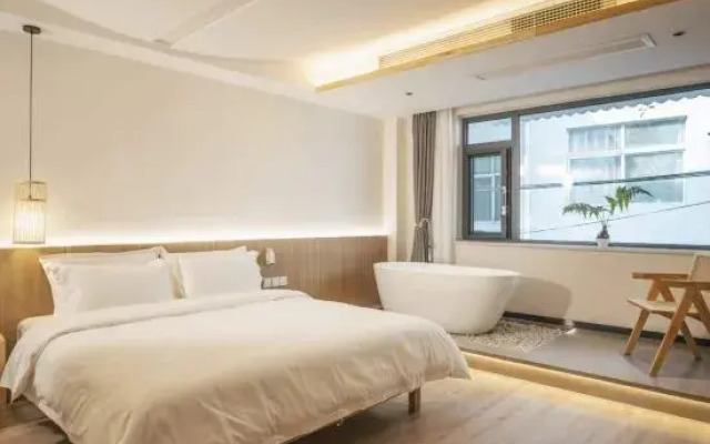 Qiji Homestay (China National Garden Branch)