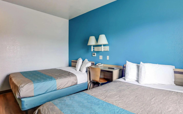 Motel 6 Coos Bay, OR