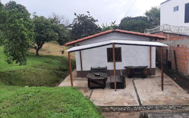Casita familiar de campo condina