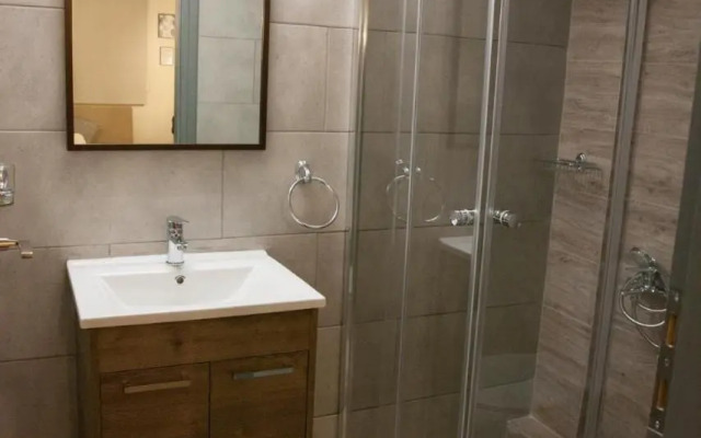 2 The Point Suites