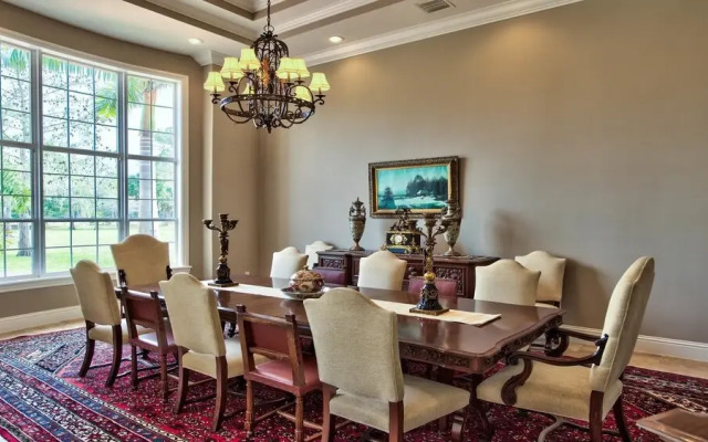 Solterra Vacation Rental: Luxury 3-BR Condo with Lake & Golf Views. Access to Luxury Pool, Hot Tub, and Golf Courses at Lely Resort. Close to Naples Beaches, 5th Avenue S, and Marco Island