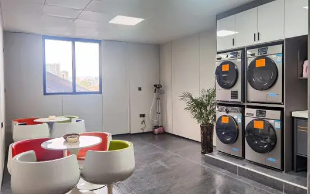 Royal Hot Spring Theme Inn