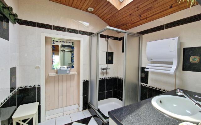 In Locquirec With 3 Bedrooms And 1 Bathrooms