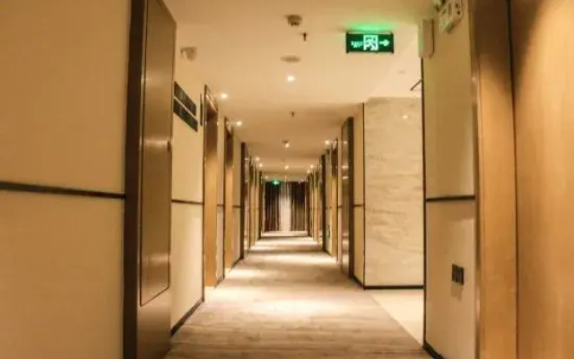 City Comfort Inn Hotel (Wuzhou Sanlong Avenue Government Affairs Center)
