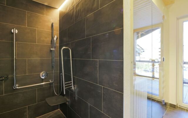 Lush Apartment in Kaprun With Sauna, Hot Tub & Views