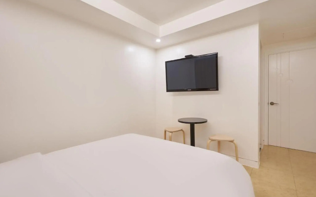 Show Hotel