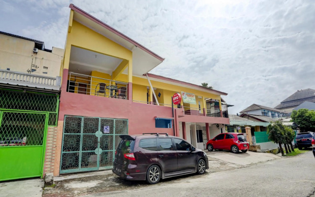 Vaccinated Staff - OYO 90190 Asha Kost Syariah