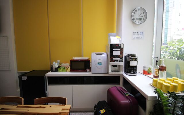 24 Guesthouse Nampo Station