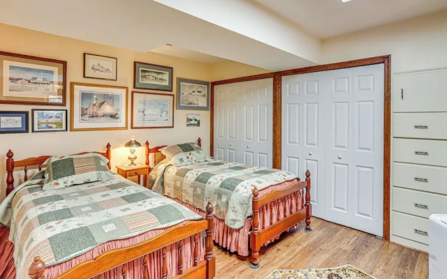 Charming Apartment w/ Yard & Beautiful Gardens!
