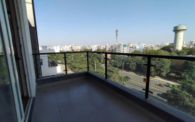 Saltstayz Select - Near Sohna Road City Center