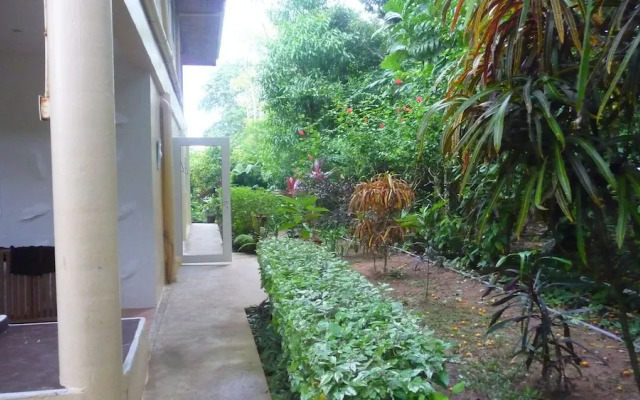 Playa Bluff Hotel