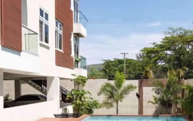 One Bedroom City Apartment with Pool