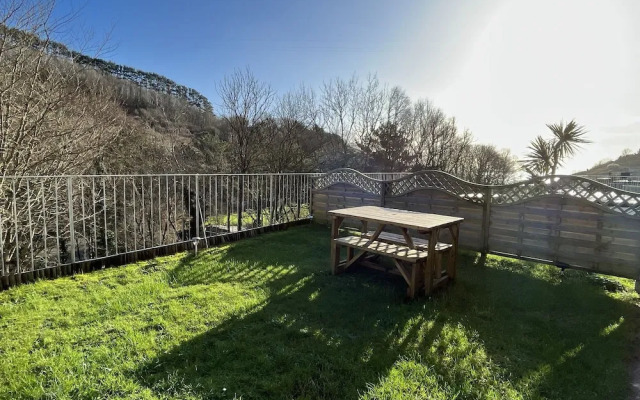 Captivating 2-bed Villa in Millendreath Near Looe