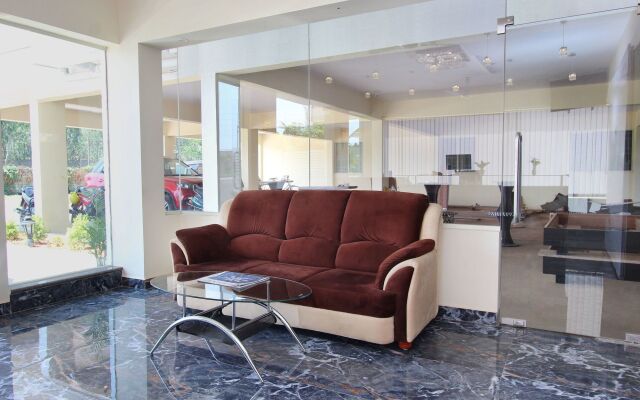 OYO 4429 Vee Suites