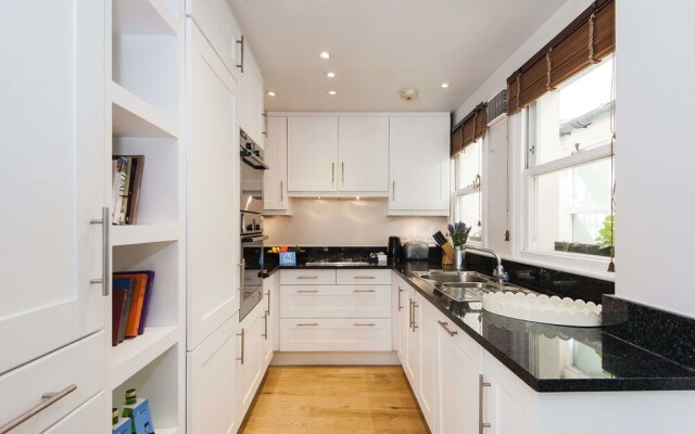 The Spacious Prince of Wales Apartment - CVO