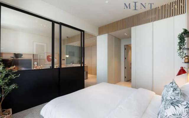 Urban 1BR w Balcony in Business Bay