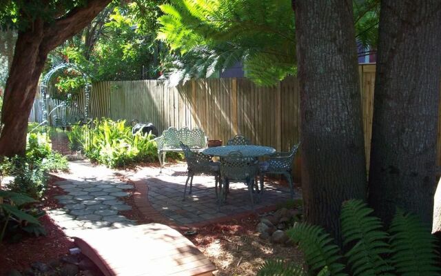 Larelle House Bed & Breakfast