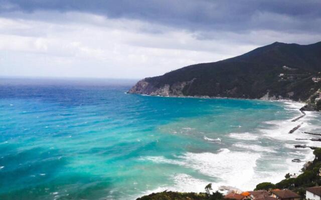 Cherry’s house sea view citra 010037-LT-0449