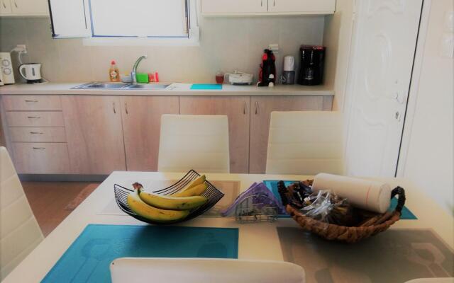 Gennadi Serenity House -beachfront Villa