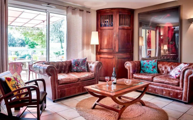 Logis Hôtel La Bastide de Grignan & Restaurant La Chênaie