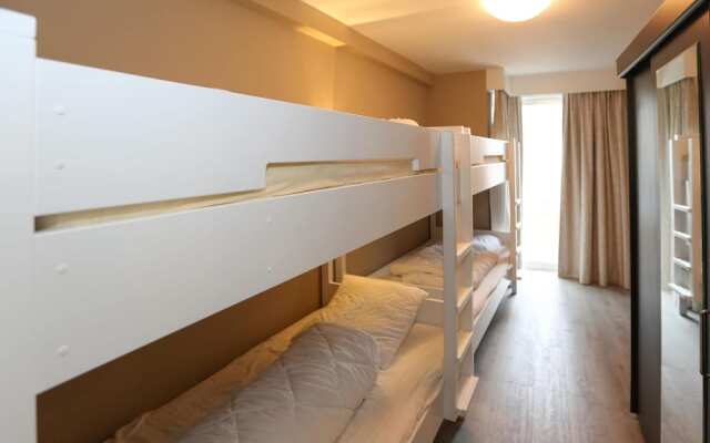 Spacious Coastal Retreat