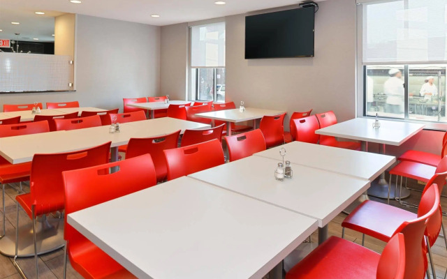 Red Lion Inn and Suites Brooklyn