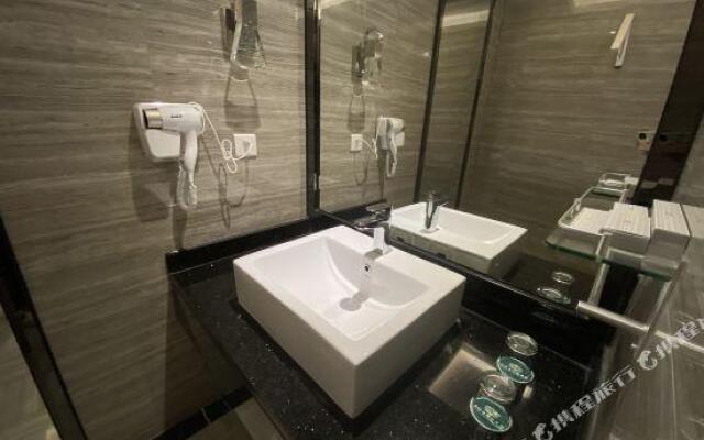 Yangchun Haiyue Bay Business Hotel