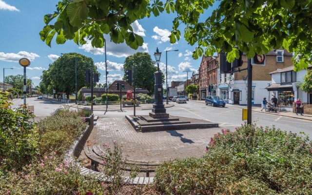 Traditional Richmond Home by Twickenham Green