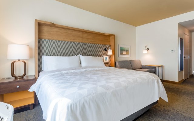 Holiday Inn & Suites Cedar Falls - Waterloo Event Ctr, an IHG Hotel
