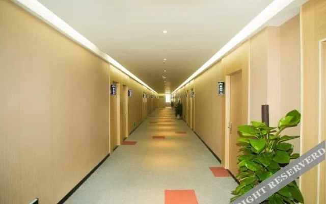 Fufeng Zhishang Hotel