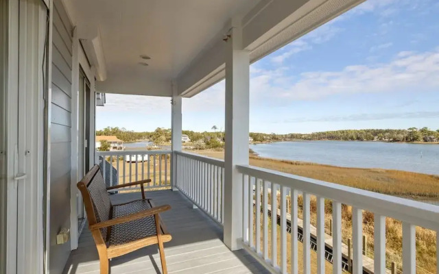 Downeast Retreat 4 Bedroom Home by RedAwning