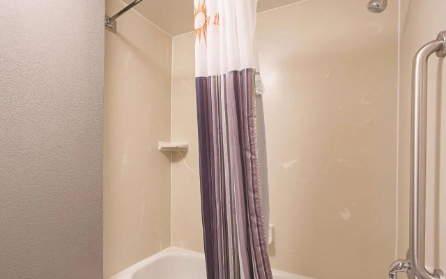 La Quinta Inn and Suites by Wyndham Univ Area Chapel Hill