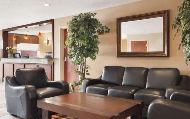 Days Inn & Suites by Wyndham Cochrane