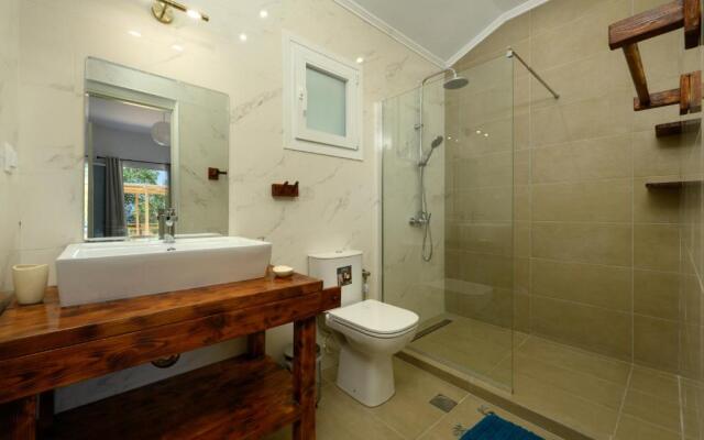 Kaliva Country House with private beach access and pool