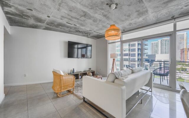 Awesome 2BR Family Apt at Midblock Miami