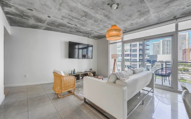 Awesome 2BR Family Apt at Midblock Miami