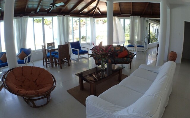 Siesta - Runaway Bay 5BR