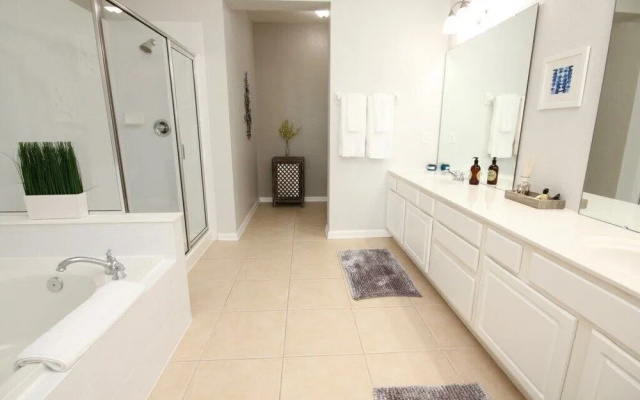 Lakeview Fantasy New! 3 Bedroom Condo by RedAwning