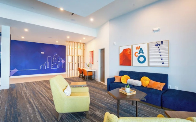 Holiday Inn Express & Suites Waco Downtown