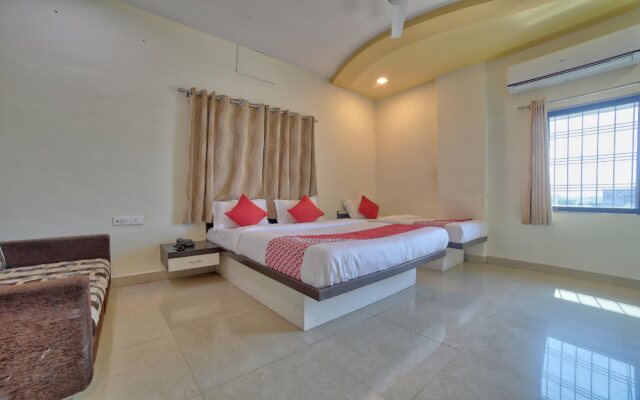 Hotel Risha by OYO