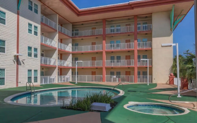 Paradise Shores 103