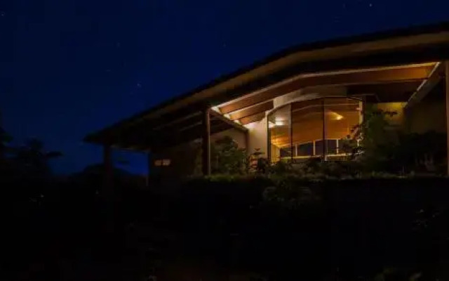 The Glass House by Vista Rooms