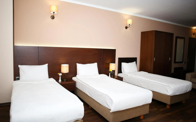 Отель Corner Inn