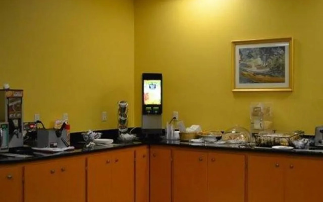 Ramada by Wyndham Windsor Locks