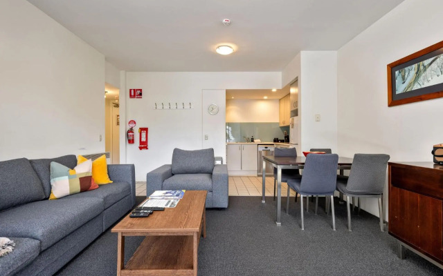 Lantern 1 Bedroom Patio Apartment with alpine view